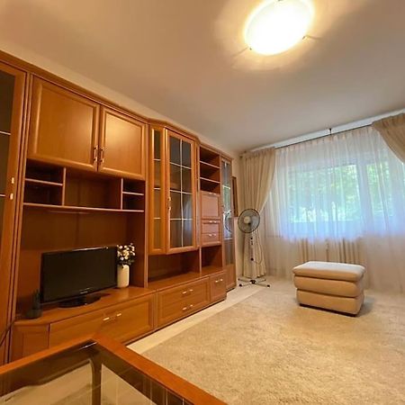Lovely & Quiet 1-Bedroom Condo With Free Parking Bucarest Exterior foto