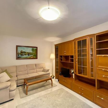 Lovely & Quiet 1-Bedroom Condo With Free Parking Bucarest Exterior foto
