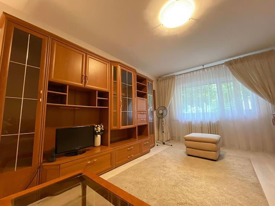 Lovely & Quiet 1-Bedroom Condo With Free Parking Bucarest Exterior foto