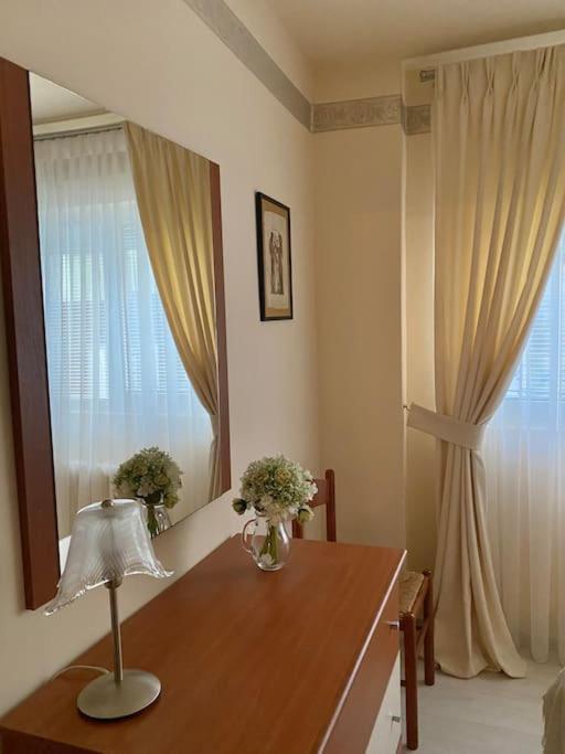 Lovely & Quiet 1-Bedroom Condo With Free Parking Bucarest Exterior foto