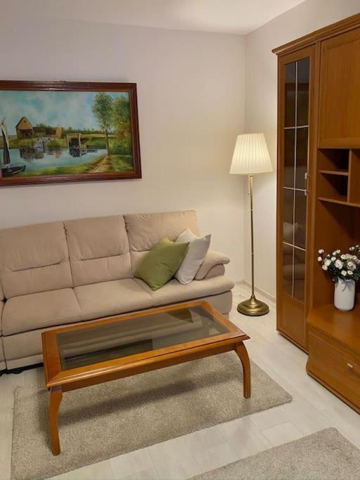 Lovely & Quiet 1-Bedroom Condo With Free Parking Bucarest Exterior foto