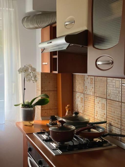 Lovely & Quiet 1-Bedroom Condo With Free Parking Bucarest Exterior foto