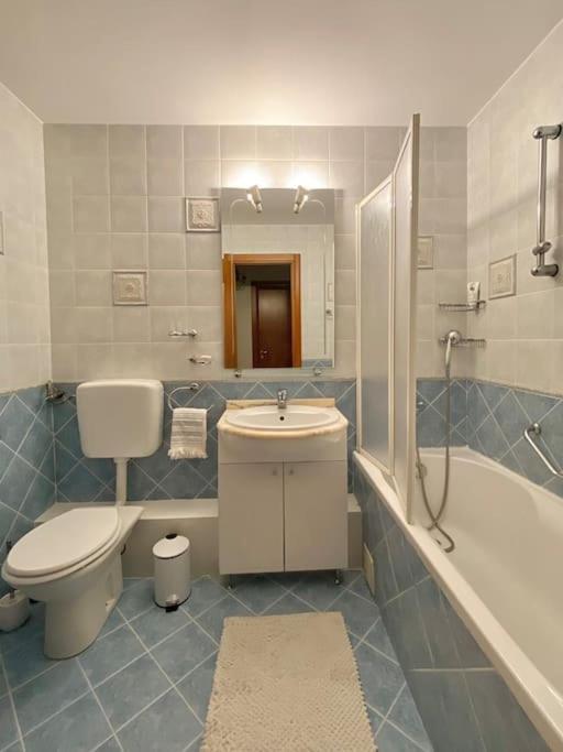 Lovely & Quiet 1-Bedroom Condo With Free Parking Bucarest Exterior foto